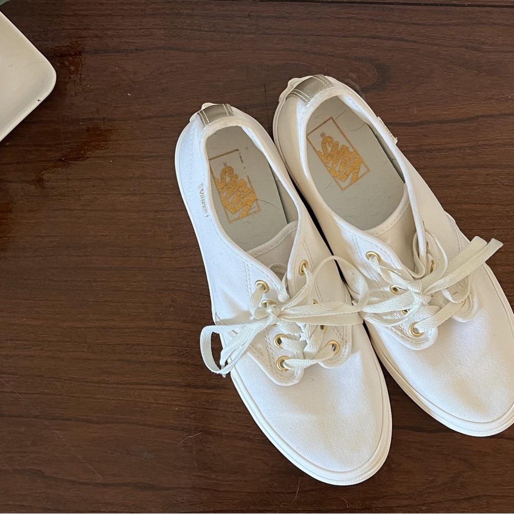 The White Vans with Gold accents that YOU need! Size 9